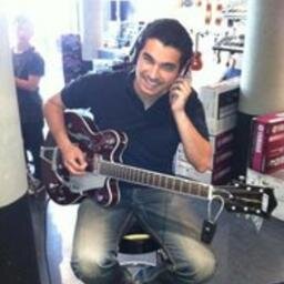 Staff Frontend Engineer @datadoghq,
Occasional guitar player