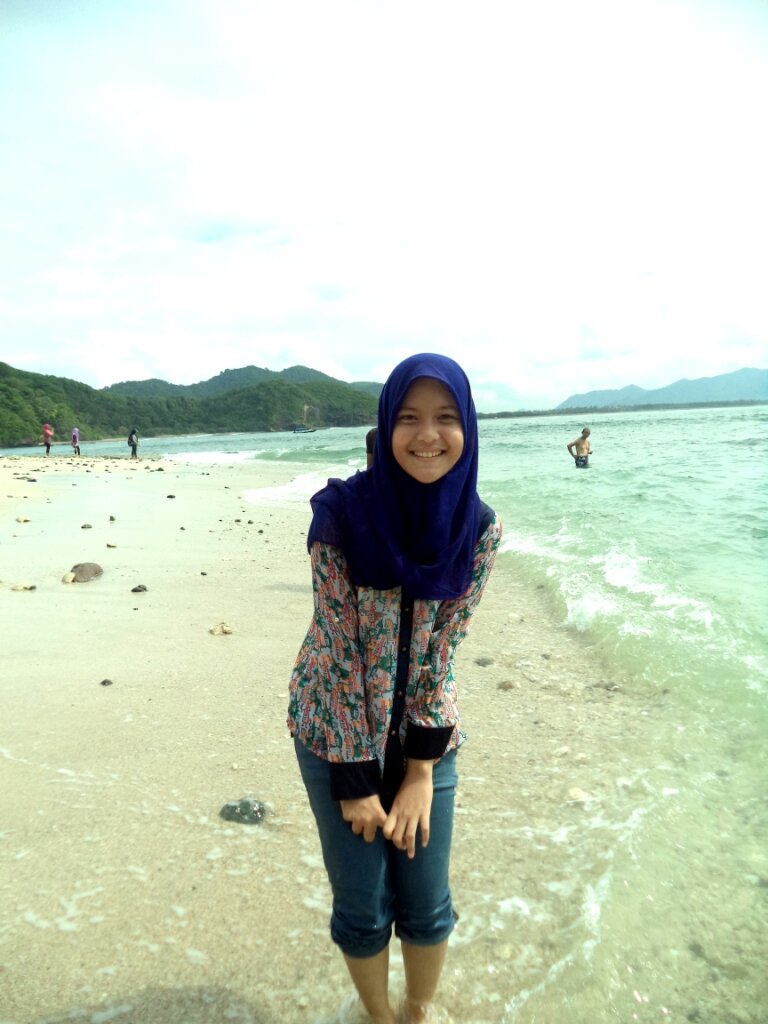 Adeknya @jouhar_arifi saudara perempuan satu-satunya @vina_arifina | COMATE | Masih belajar dibangku sekolah | Blood type B | I'm Aries :)