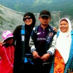 azizumar66's profile picture. 