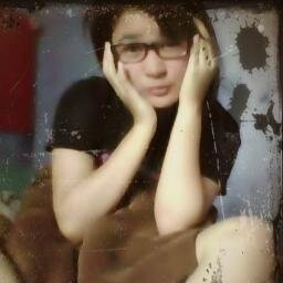 Hidup itu sperti cermin , jika kau mengeluh , ia akan ikut mengeluh , jika kau tersenyum , ia akan ikut tersenyum :)