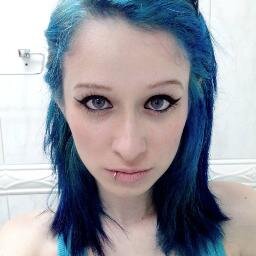 Tenho 19, sou canceriana, adoro azul e amo unicórnios! ♥