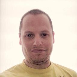 Pai, Marido, Sportinguista, Arquitecto e Músico. Mais ou menos por esta ordem...