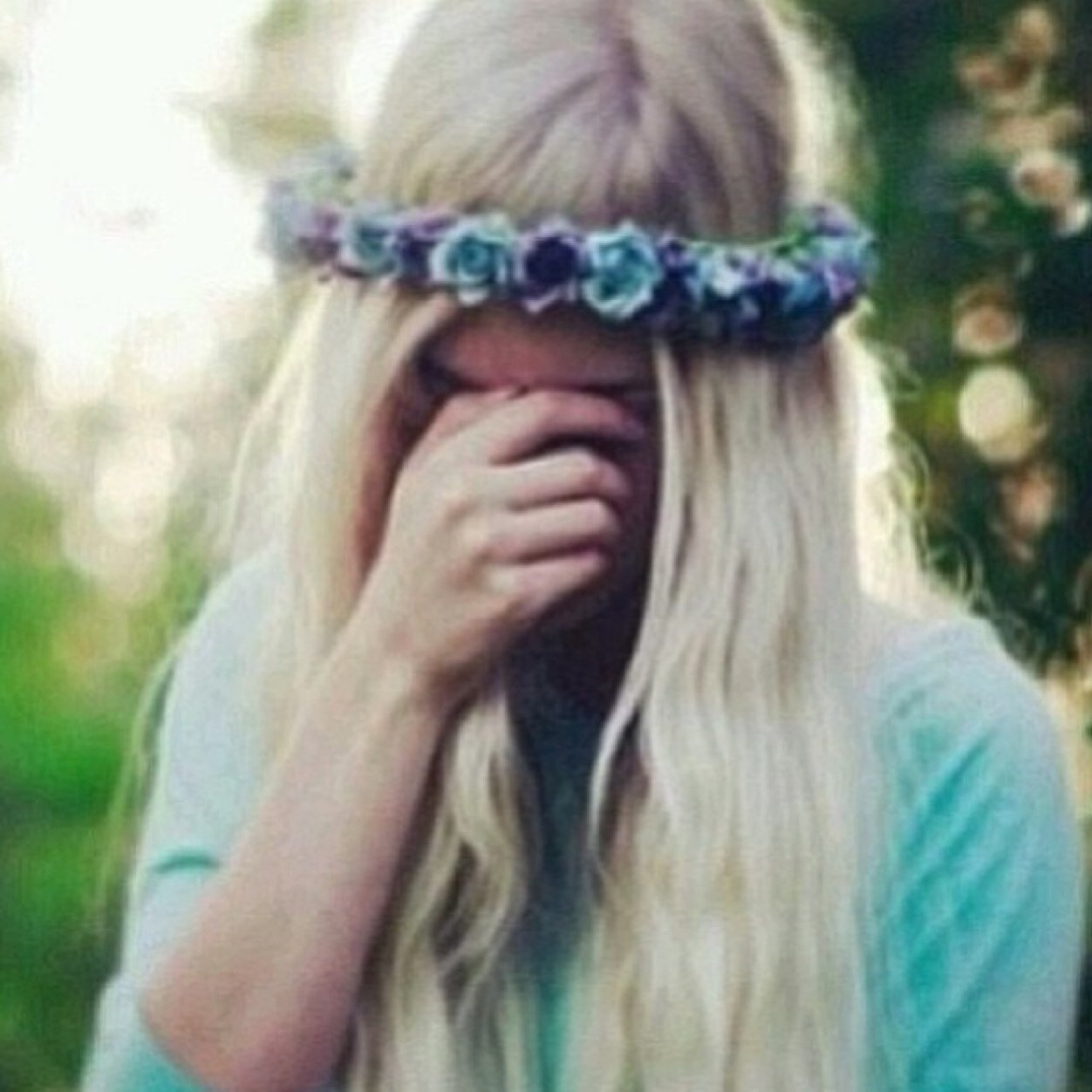 I am a Girl , I love smile and of my time on me BBM and Twitter.(Follow Me )يَ رب Instagram :Khlood2014 kik: khlood__2013