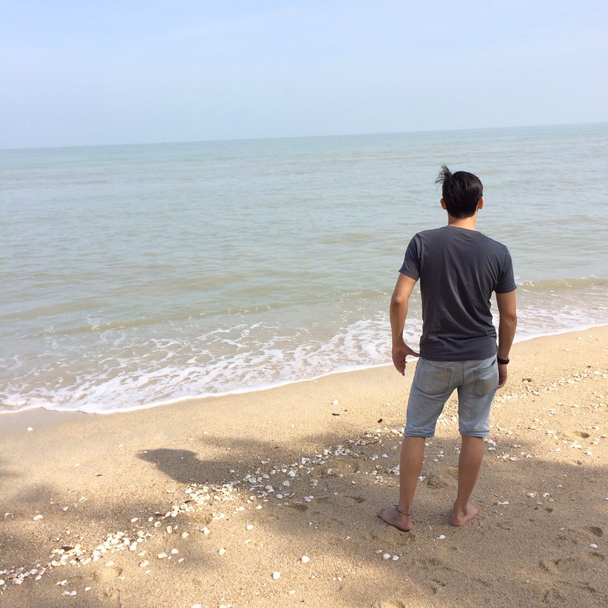 Helmi_Aff's profile picture. Man with simple pleasure