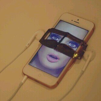 ‏‏‏وش عـلاج الشـــــــوق ،، لـآآآهبّ الحـنين ♡