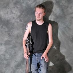 Apres plusieurs expérience de groupe dans divers style (Rock, jazz, blues, metal, metal gothique symphonique etc...)
