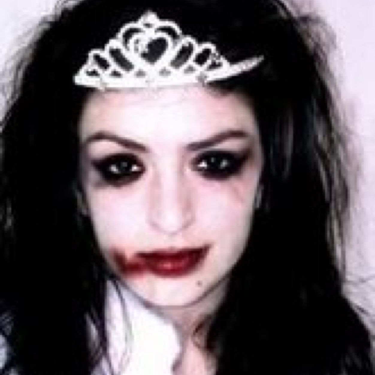 lumaru's profile picture. Loca y desorganizada mental, amo locamente y olvido rápidamente.... Drama Queen....