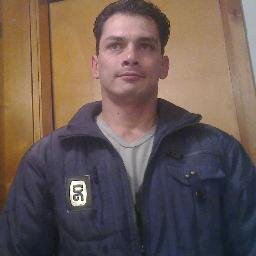 Yo;deseo ir por el mundo alcanzando metas, triunfos y satisfacciones personales al servir a quien lo pudiera necesitar para  luego morir  dignamente feliz...