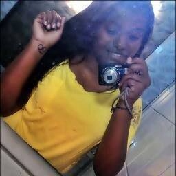 a menina que usava o all star tradicional e uma bermuda brega,
mais que hoje solta seus cabelos e desfila pra causar inveja !★ ☆

https://t.co/lMf8Tasn