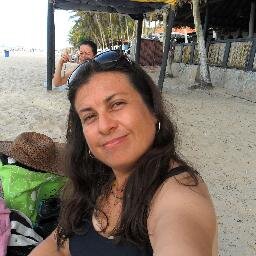 Ingeniera de Petróleo, Militante del PSUV, 100% CHAVISTA Y MADURISTA.