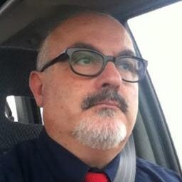 Profesor de Física en la UCLM. Eso lo teníais que saber de Bachillerato. Me gusta que me hagan la pelota. Mi iPhone es el mejor del mundo (PARODIA)