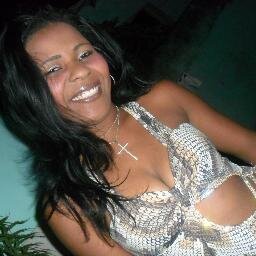 Uma mulher menina que precisa urgentemente ser mais forte!!!