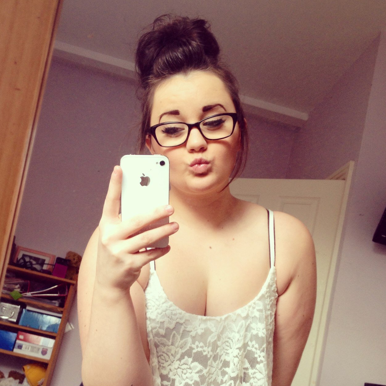 18, ready to party!;) Bitches.Aint.Shit...
Follow 4 follow back :) xo.
