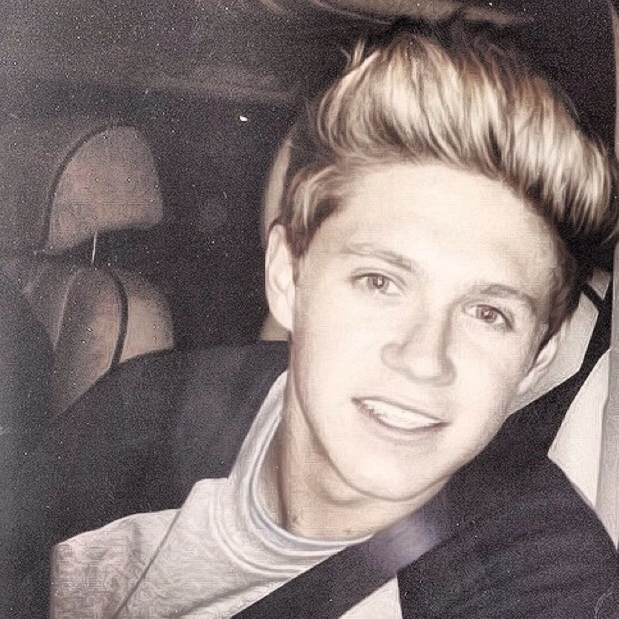 Hello People! IV'E LOVED THE BOYS SINCE 2010!!! I will always follow you back and appreciate every follow I get! THANKS NIALLER