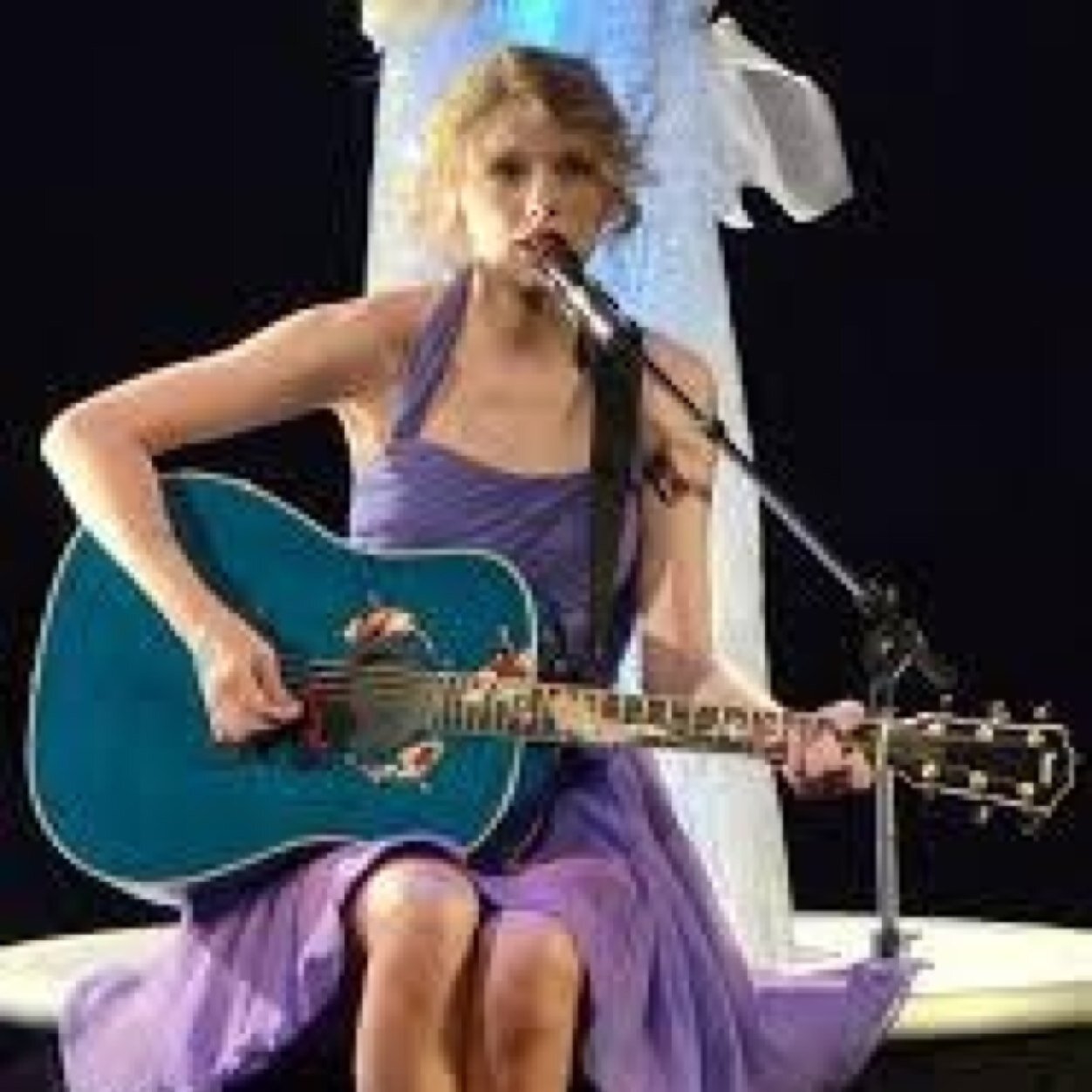 This is a free follow. Please dont follow this account but go follow @T_Swiftie_13 Ask for a followback :) Thank you!! ♡
