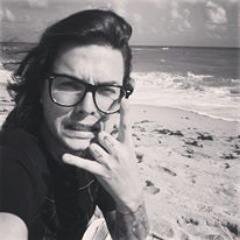E se algum dia me ver longe demais, pensa em tudo que eu sou capaz pra te ver sorrir, te ver sorrir… ♪ @rockrestart