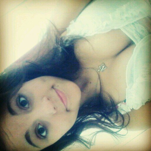Sorria bonito e deixe os outros quererem saber o motivo da sua felicidade! :3 Matheus :3
