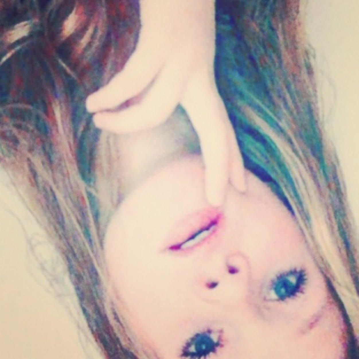 Neis en ik nooit te breken. Zo veel love voor dat mooiste meisje rechts op me header. Wjnmk hvj sgat!