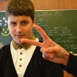 Час за часом, день за днем, неделя за неделей
Я становлюсь значительно сильнее.