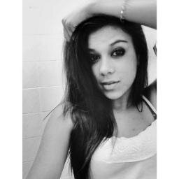 Sorria e deixe que os outros tentem descobrir qual é o segredo que faz você rir.'' —         Desconhecido.