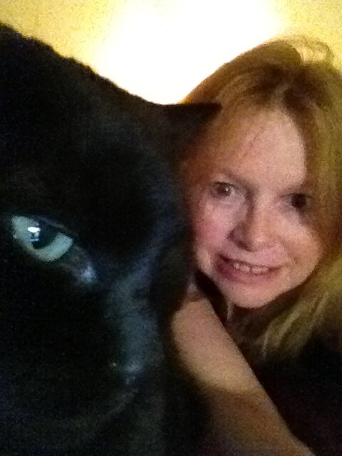 Cat lover /Art & Music Make Magic/ oil painter / songwriter https://t.co/t93d0cjsnq