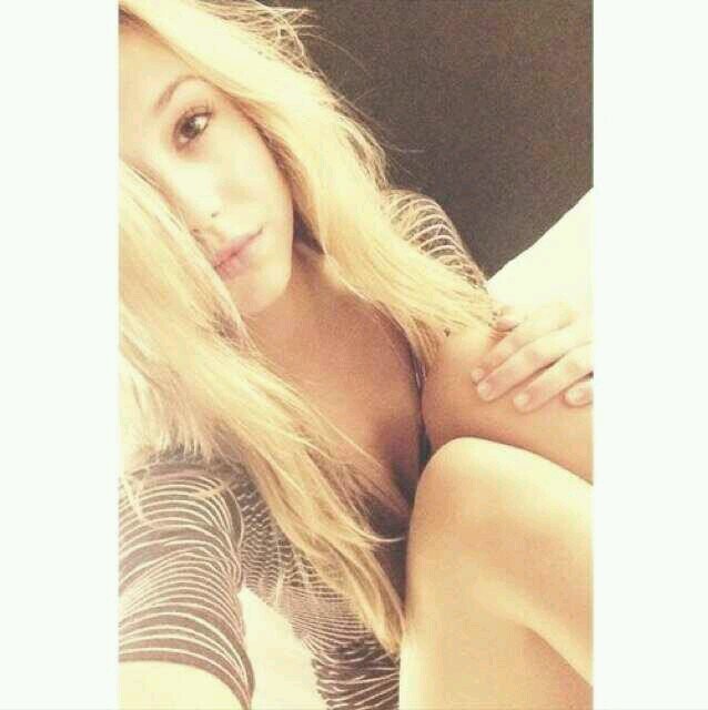 alexis ren • 17 • single