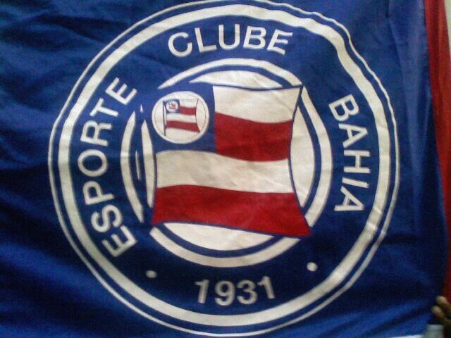 Sócio Torcedor do Esporte Clube Bahia, além de Candomblecista.