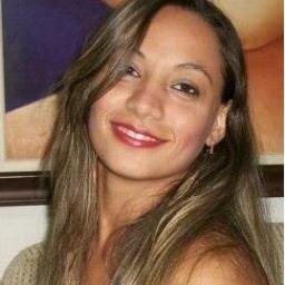 Estou na caridade da evolução do meu ser. Quero ser menina, encontro-me mulher... Quero ser mulher, vejo-me menina...