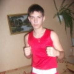 Никогда не идите красивой женщине навстречу, а идите рядом с ней.