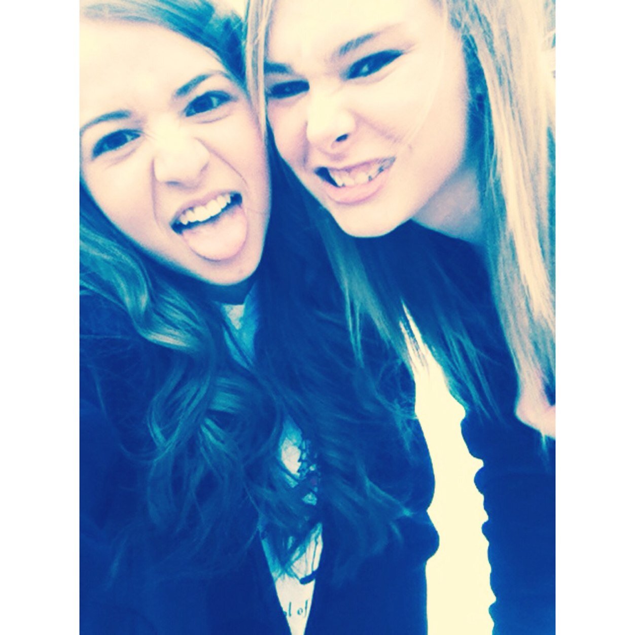 hcorb21's profile picture. my favorite color is glitter. i like summer nights, starbucks, and fun times with my only friends..Netflix and Twitter.