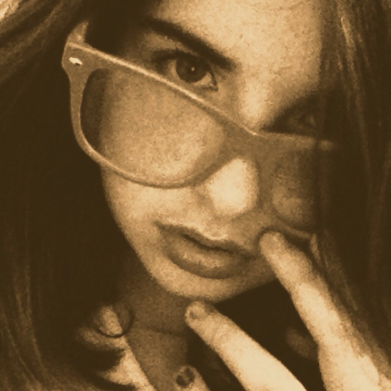 MissNatillas_'s profile picture. Si alguien te tira una silla,demuestrale que eres mejor,tirale una pizarra.||Criticar mis defectos no va a disminuir los tuyos.