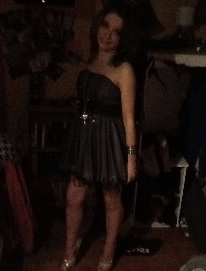 my names is Edel im 15 :) follow me and i will follow back :) snapchat me dellie22