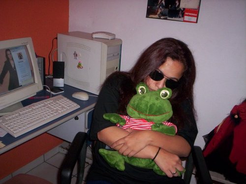 Sou web designer,trabalho na área de T.I em hardware ,sou proprietária da Revista Fratura Rock e luto pelos meus sonhos para que tudo dê certo.