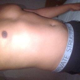 Dispuesto a lo que se de, no soy de Gym pero tengo lo mio, personas serias y directo al grano, no creo en el amor gay y tampoco estoy aqui para eso!!!