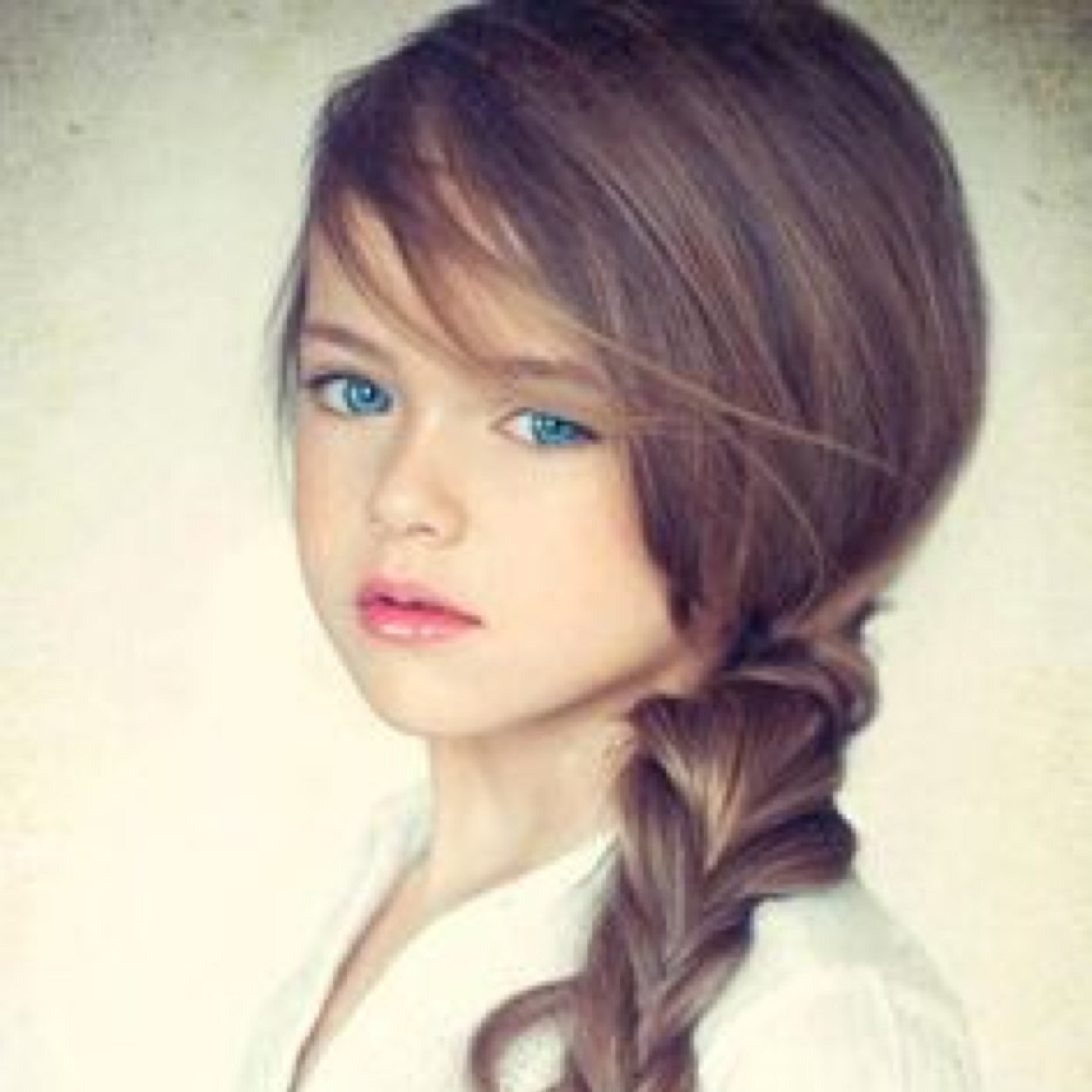 5 years old, looking for a new mommy and daddy. In the orphanage they call 'home' alone. I love cuddles, candy and my imaginary friend, Lucy.