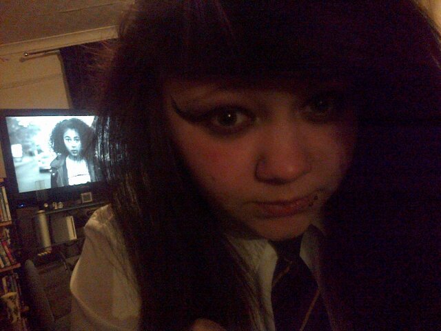 Now the doctor's dancing in, while the ambulance's sing, another boy without a sharper knife☆♥