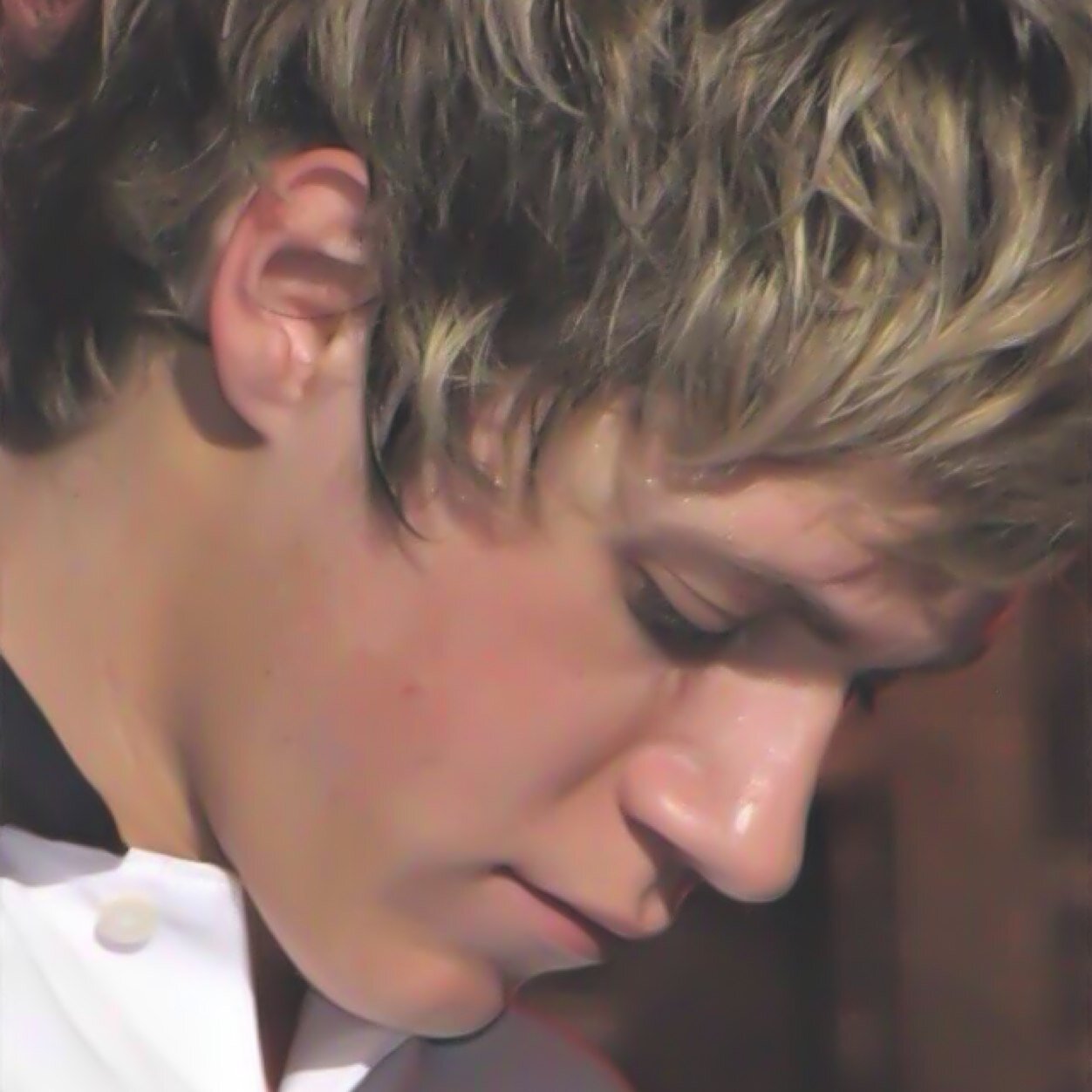 FOLLOW @sniffleyniall