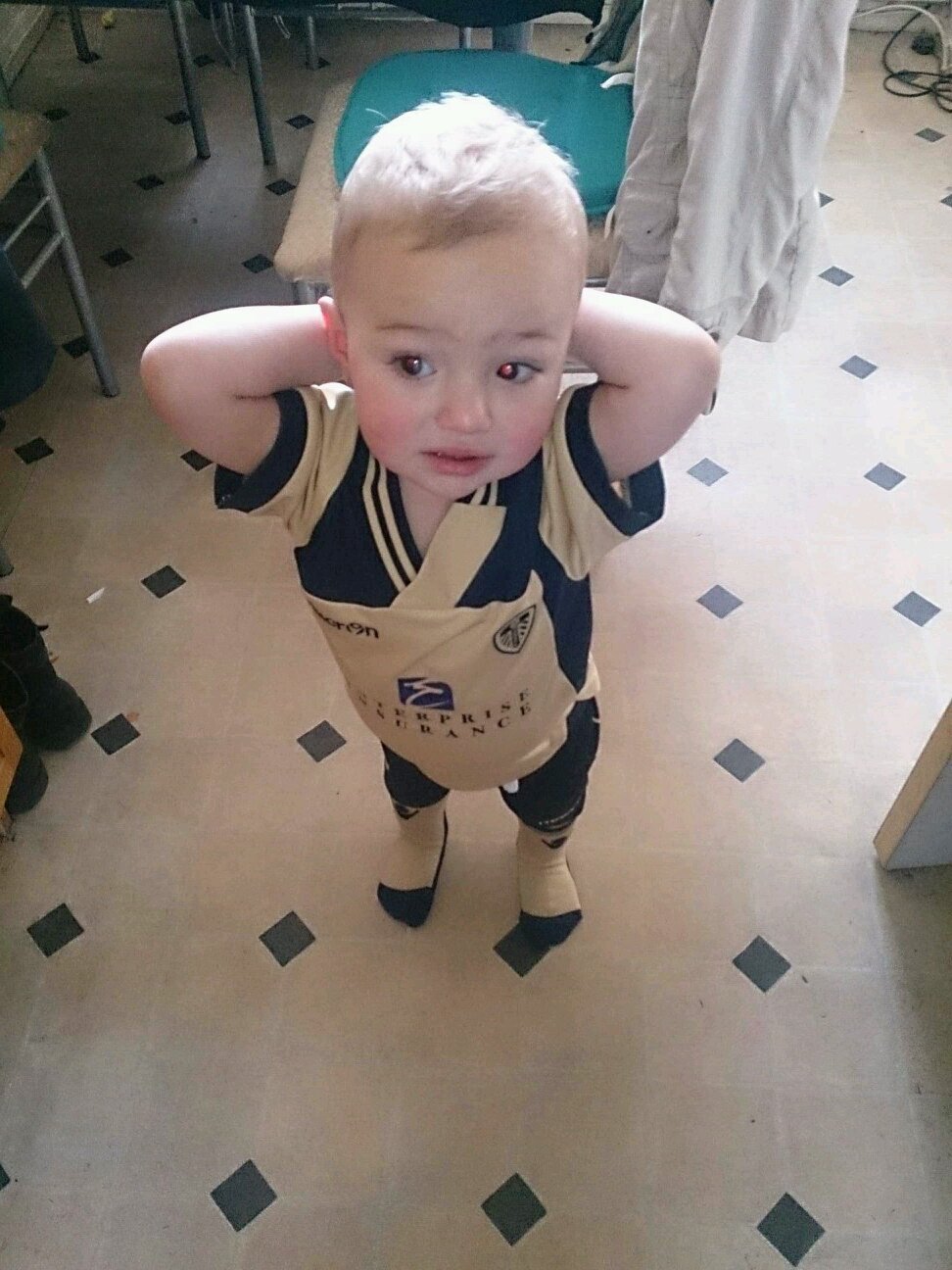 mother of two sets of twins age 19 and 18 and looking forward to a little grandson in june daughter living in ozz and we all leeds utd mad
