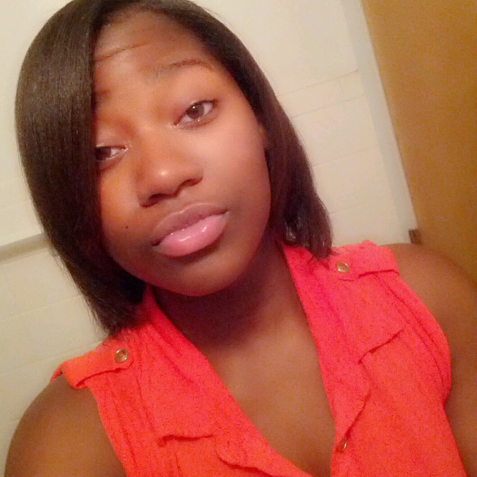 im just a sweet girll .. hahahaha follow me thoe