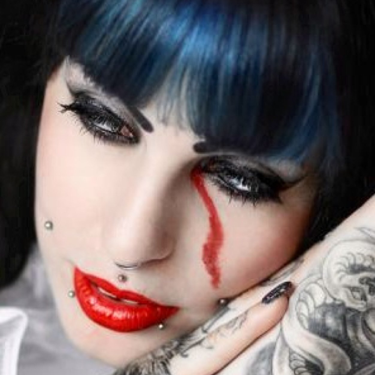 I'm the 21 year old preppy turned bad girl. Trying to find my way into the life I have now. (RP/MC 21+ ):: Bi and Single Not looking either!:: #InkedAndWet