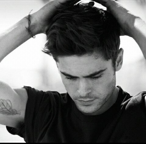 I fell in love with @ZacEfron since I saw Hsm for the first time, he completely captivated me, He is the best idol in the world. I LOVE HIM