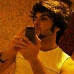 طريت في بالي ،، وفجأه تبسمت وغمَّضت من لذّة خيالك : عيوني الليل والذكرى وطاريك ، والصمت هالأربعه في غيبتك ، سامروني..♡♡ 