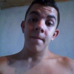 17 anos, solteiro, jovem intelectual, romântico, extrovertido, eclético, querem saber mais? me sigam e peçam informações...