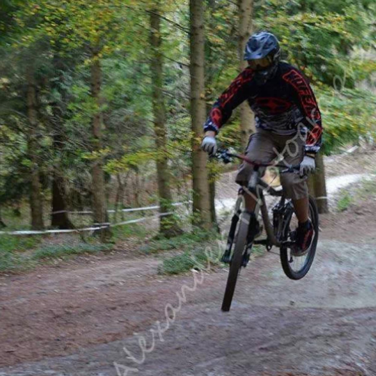 19 years old, life is to short to sit around so i use my bike to explore new places and make new friends
