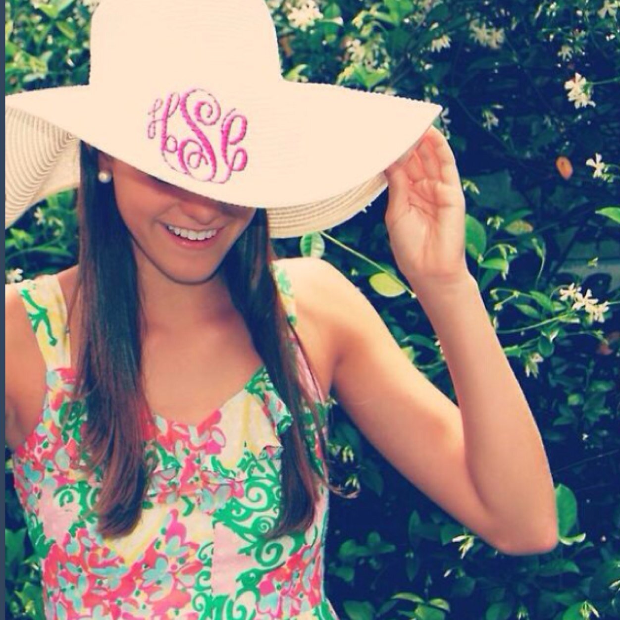If it doesn't make you happy, leave it... Follow the best anon sister @GlitterCrowns http://t.co/MR0twxgV5K