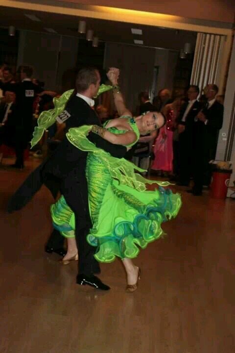 I am 29 years old, love to dance(ballroom) and if you want to know more tweet me:P