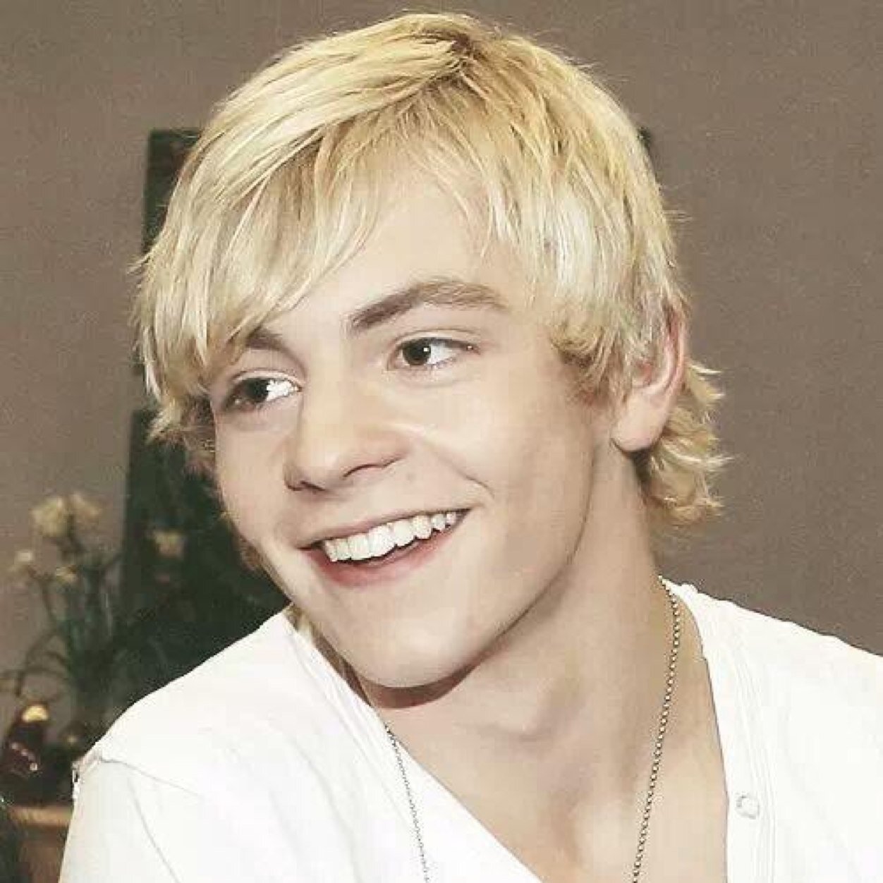 Hi people My Name is Austin Lynch, I'm in love W/ Gabrielle #Engaged To @SjMuriel, i got into a big fright w/ @Xena2014 :'(