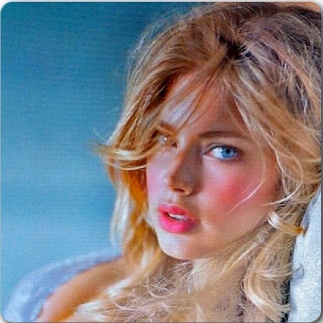 ‏‏حُروفٌ مُتنآثره , صُورهٌ مُعبره , حُزنٌ مَع فَرح . ليس جميع مآ أنثرٍه هنآ من كتآإْبآتي ولكن !! أنثرٍ مآ تروٍق له آذني ومآ تميل له عينآإْي ♡
