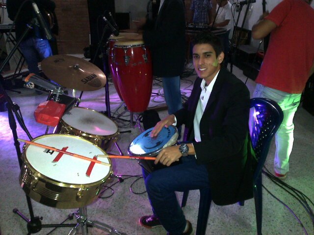 Barranquillero amante del junior y del carnaval, cajero y timbalero vallenato, vendedor de @expresbrasilia