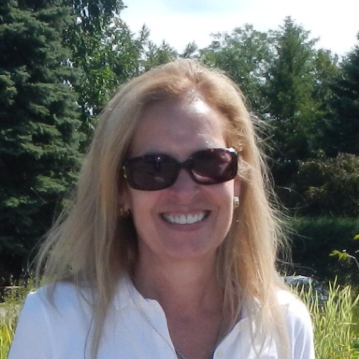 intrepid traveler, retired prosecutor, mom of 4, grandmother, photographer, interested in people of all walks of life, politically aggravated!